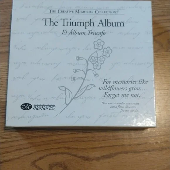 Creative Memories Triumph Album - Forget Me Not Album - Picture 5 of 5
